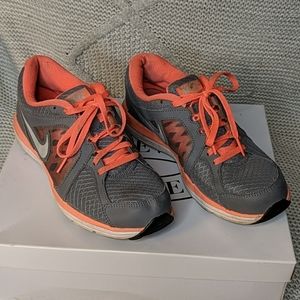 ✨50% OFF✨ Nike Dual Fusion grey/ peach sneakers